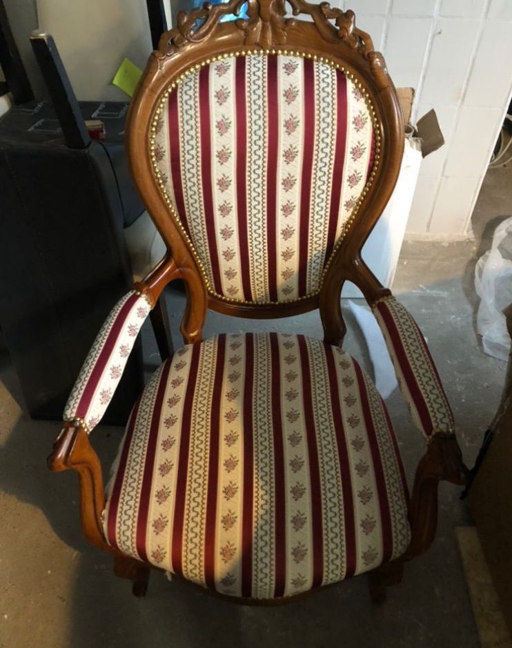 Neu aufgepolsterter Sessel